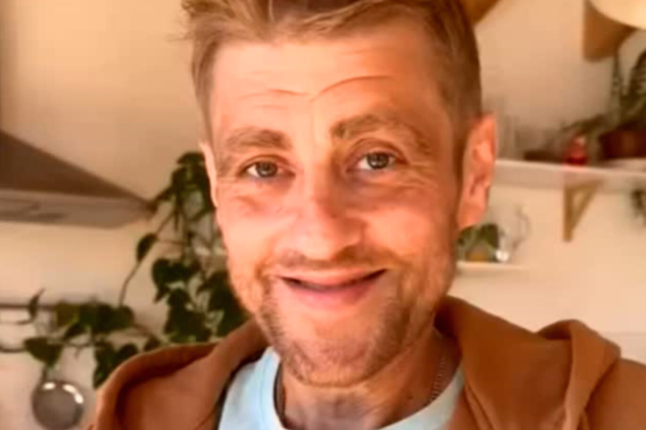 Na zdjęciu Tomasz Jakubiak w Izraelu. Leczy się na nowotwór.