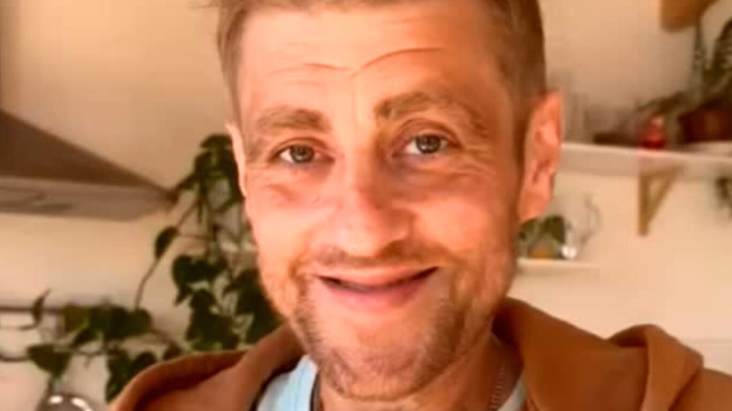 Tomasz Jakubiak w Izraelu przebywa na leczeniu raka. Na zdjęciu Tomasz Jakubiak w Izraelu. Leczy się na nowotwór.