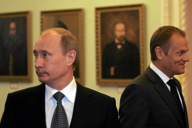 Za podpisane zdjęcia "Tusk dziwka Putina" maturzystom grożą poważne konsekwencje.