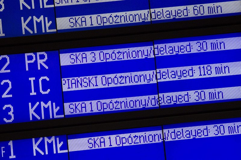 W niedzielę pojawiły się ogromne opóźnienia pociągów na trasie Warszawa-Kraków.