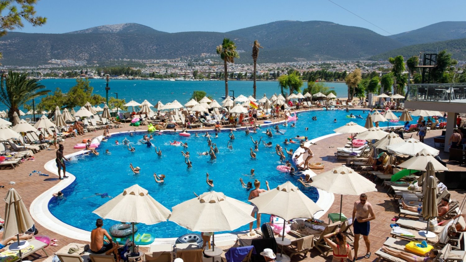 Basen hotelowy w Turcji.