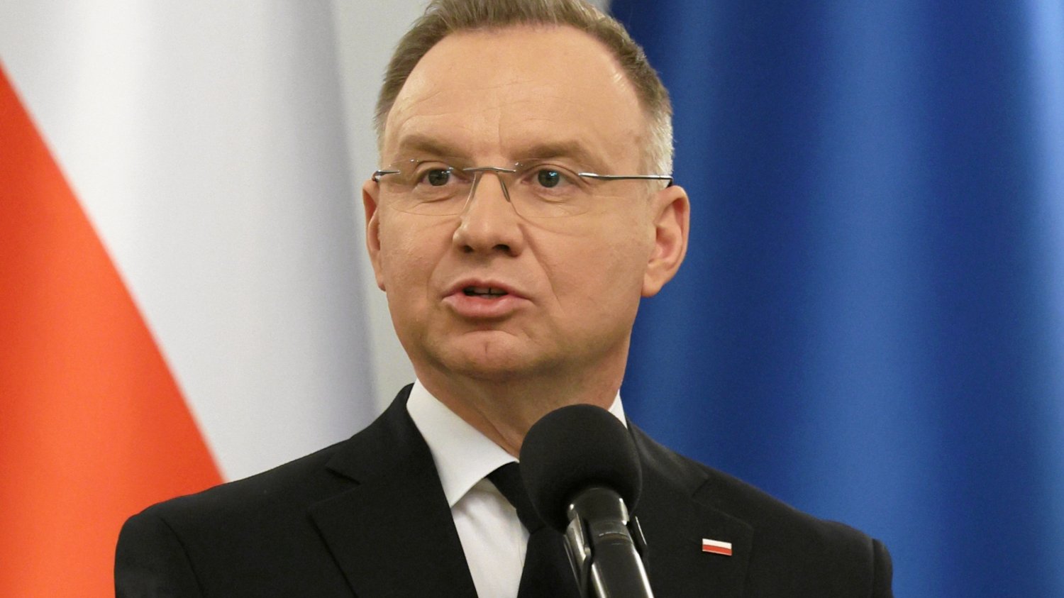 Duda był całkiem hojny na koniec kadencji. Takie premie dał pracownikom