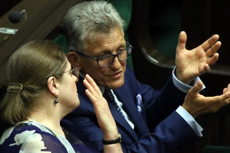 Krystyna Pawłowicz i Stanisław Piotrowicz jeszcze poczekają na stanowiska w TK. Ich kandydatury trzeba będzie zgłosić jeszcze raz.