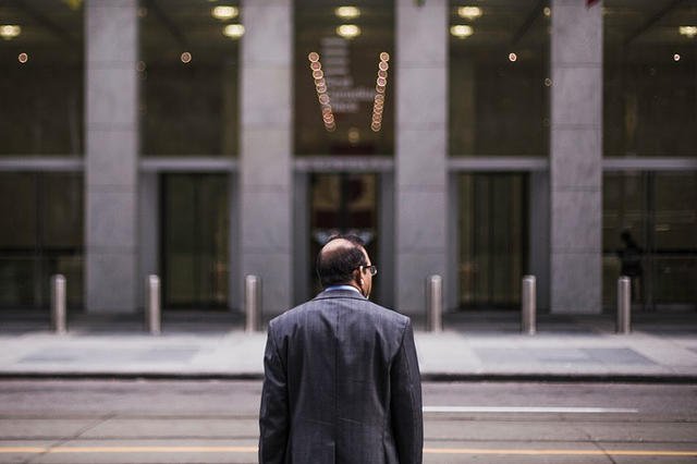 Urzędnikowi przez 6 lat udawało się nie przychodzić do pracy i dostawać pensję.