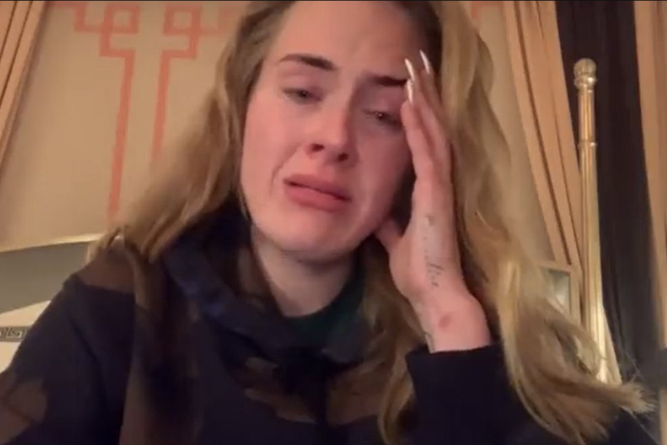 Adele zalana łzami odwołuje trasę koncertową [WIDEO]
