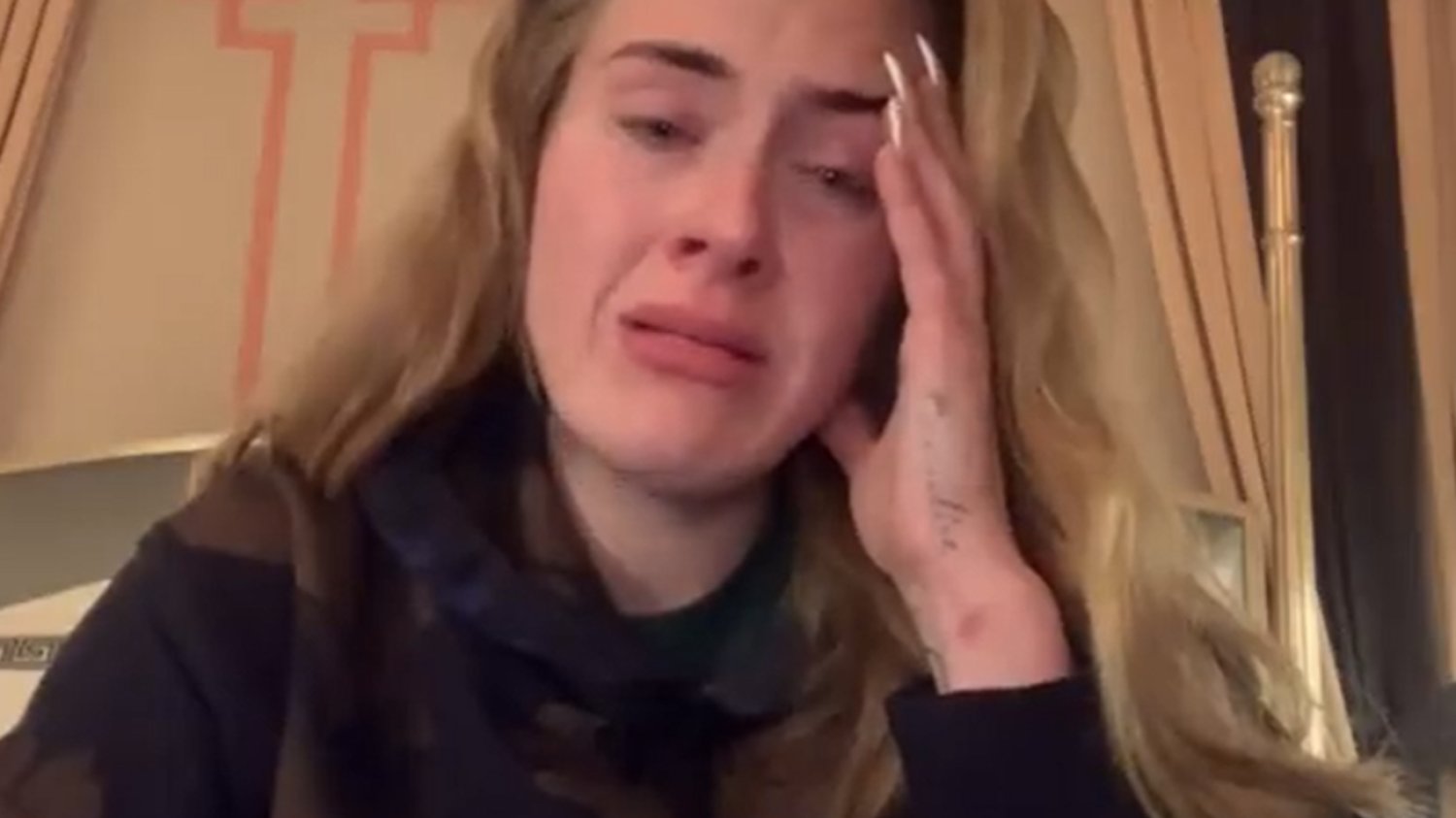 Adele zalana łzami odwołuje trasę koncertową [WIDEO]