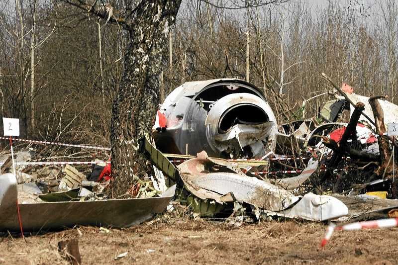 Wrak tupolewa tuż po katastrofie w Smoleńsku