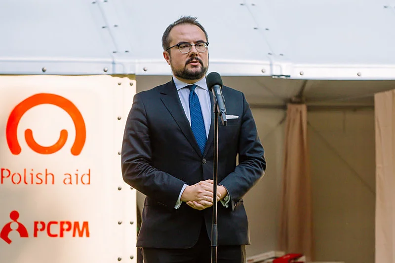 Wiceminister Spraw Zagranicznych Paweł Jabłoński stał się bohaterem awantury w Senacie.