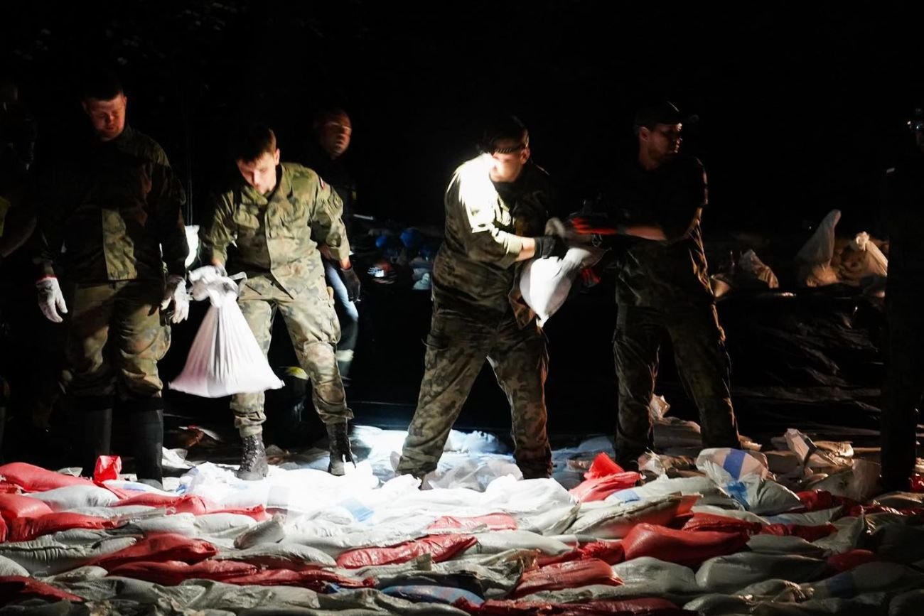 Wrocław broni się przed powodzią. Mają za sobą trudną noc