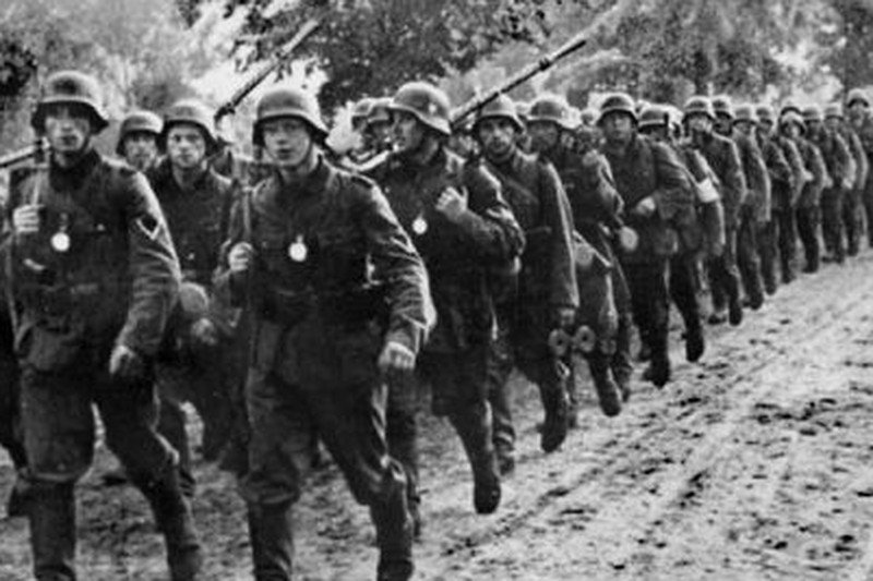 Niemieccy żołnierze w czasie Blitzkriegu.