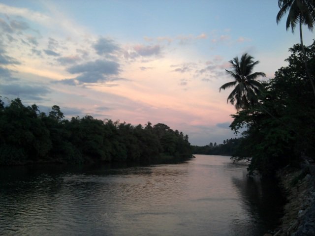 Widok rzeki uczy mnie nieodmiennie cierpliwości. Może Was również.  Tu okolice Colombo na Sri Lance