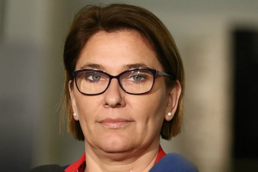 Beata Mazurek pochwaliła się na Twitterze zdjęciem Korony św. Stefana, której fotografować nie wolno.