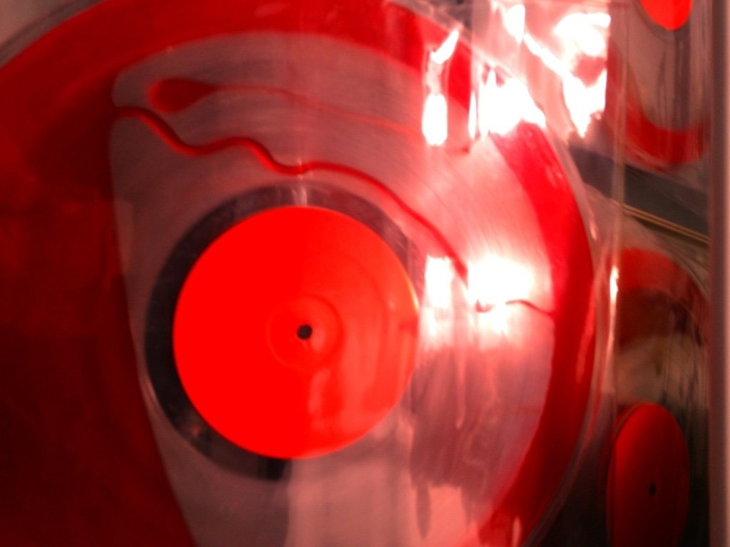 Ultra-ratytas od amerykańskiej grupy alternatywnej The Flaming Lips - winyl wydany w nakładzie 10 egzemplarzy. Substancja w środku to zmieszane próbki krwi muzyków, którzy brali udział w nagraniu płyty