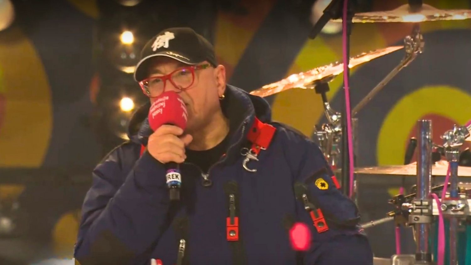 Światełko do Nieba znowu rozjaśniło Warszawę. Owsiak mówił o "dziwnościach świata"