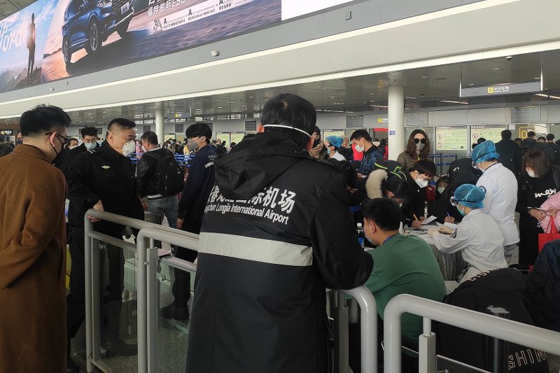 WHO nie ogłosiła jeszcze zagrożenia epidemiologicznego dla całego świata w związku z rozprzestrzenianiem się nowego koronawirusa. Co jednak, gdy do tego faktycznie dojdzie? Czy polisa turystyczna będzie chronić ofiary wirusa nawet w razie epidemii?