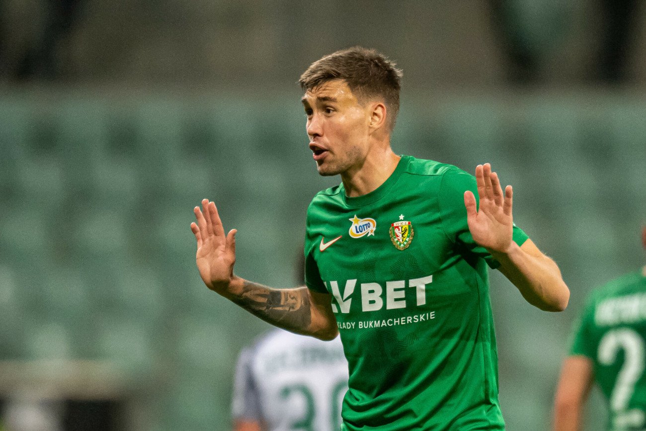 Piłkarze Śląska Wrocław (na zdjęciu Daniel Gretarsson) przegrali poniedziałkowy mecz z Wartą Poznań 0:2 (0:1).