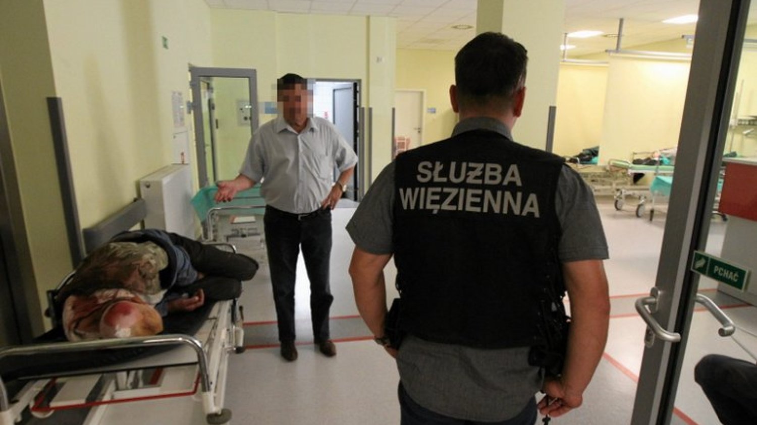Strażnik w więzieniu musi mieć oczy dookoła głowy, a przy tym umieć wykonywać 50 rzeczy na raz i robić to też w nadgodzinach.