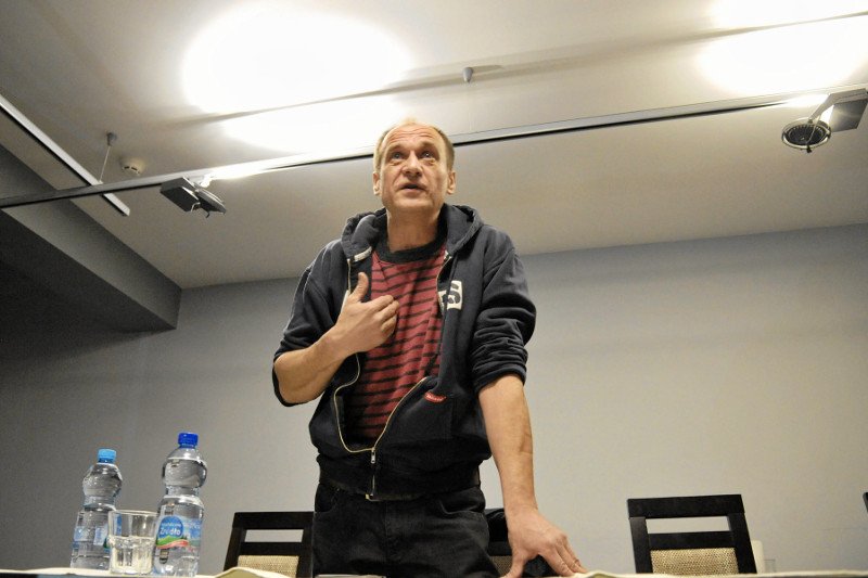 Rezygnacja Pawła Kukiza na rzecz Janusza Korwin-Mikkego to tylko plotki. Muzyk nie zamierza się poddawać.