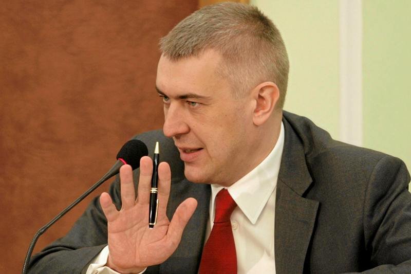 Roman Giertych stwierdził, że z komputera jednego z ekspertów zespołu Macierewicza wysyłano antysemickie komentarze.