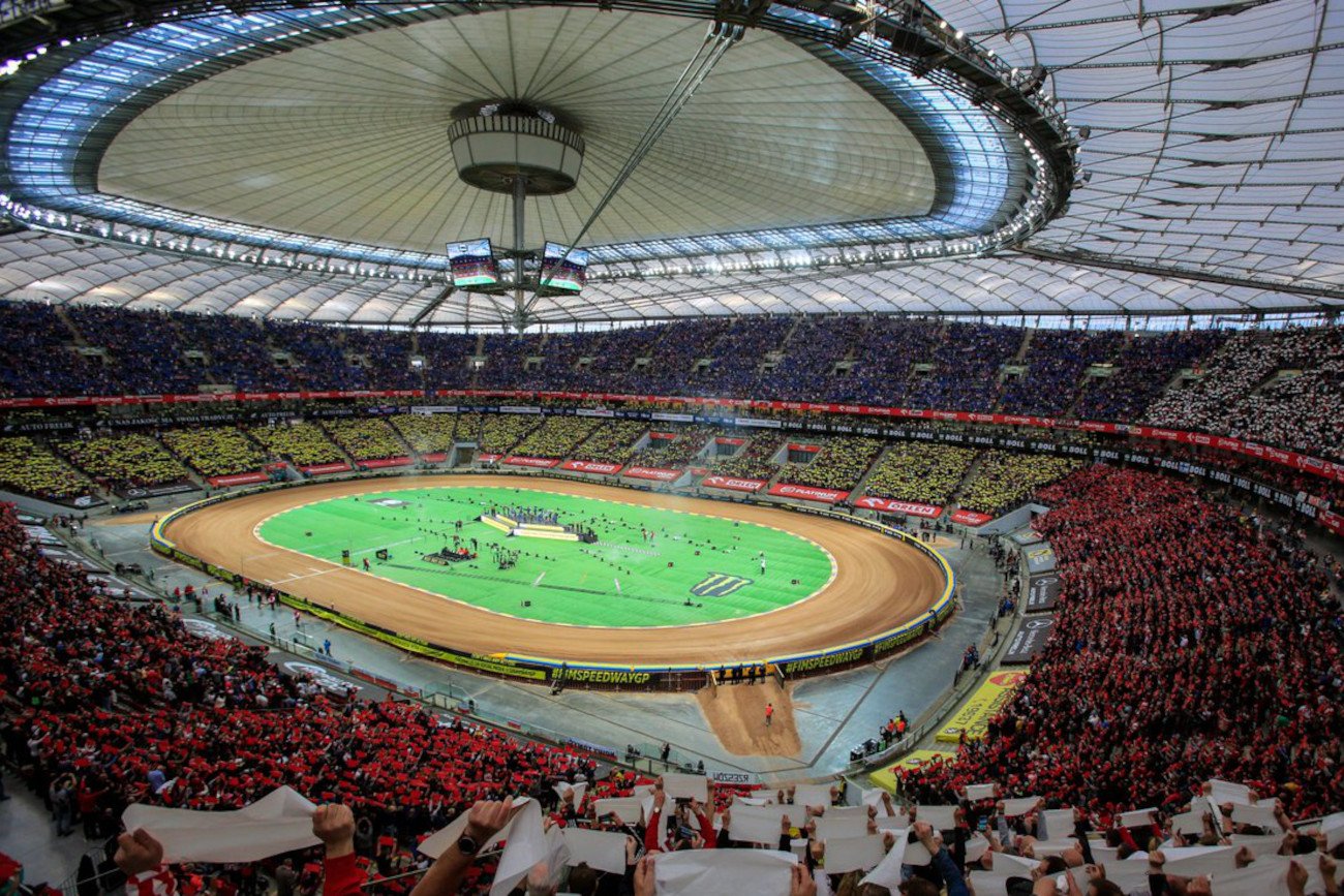 Kartoniada na PGE Narodowym w Warszawie zrobiła naprawdę duże wrażenie. Powstała polsko-ukraińska flaga.