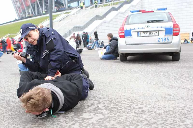 W sprawie głośnego pobicia policja wykazała się skutecznością. UWAGA: zdjęcie jest tylko ilustracją tekstu i nie ma bezpośredniego związku z opisywaną sprawą