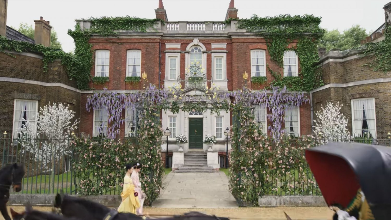 Walentynki z Bridgertonami lepsze od ciętych kwiatów. I nie kosztują majątku