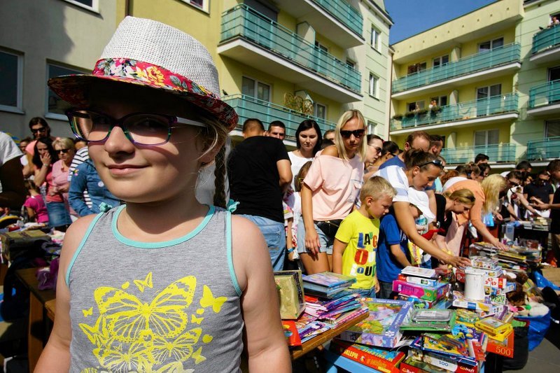 Asia chciała pomóc ciężko chorej mamie. Przywróćmy jej wiarę w ludzi! Najpierw złośliwcy chcieli zniweczyć jej kiermasz, teraz urzędnicy chcą odebrać środki dożycia.