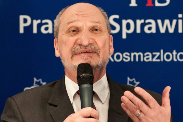 Antoni Macierewicz uważa, że zestrzelenie boeinga Malaysia Airlines jest zbrodnią wojenną, której dopuściła się Rosja