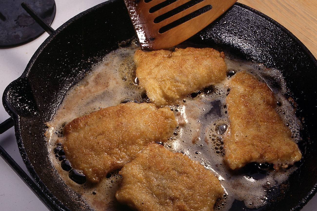 Jak sprawdzić czy ryba nie jest surowa w środku? Trik na Święta