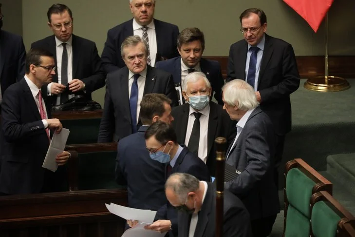 Wyciekł "przekaz dnia" PiS. Tak chcą tłumaczyć się z wyborów.