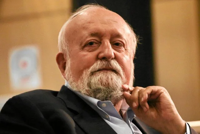 Krzysztof Penderecki jest światowej sławy kompozytorem i dyrygentem.