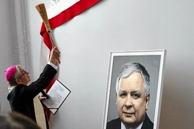 Uroczystość nadania sali konferencyjnej imienia Lecha Kaczyńskiego . Arcybiskup Sławoj Leszek Głódź .