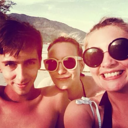 Michał, Anka i Magda spędzają razem święta w Tajlandii.