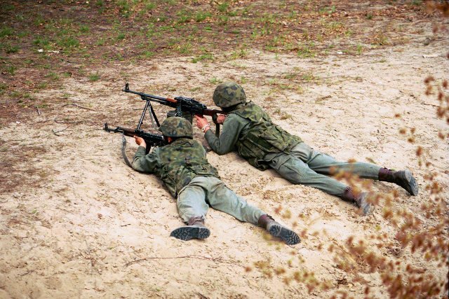 Zdaniem wojskowych dzieciaki z bronią maszynową nie mają większych szans na współczesnym polu walki.