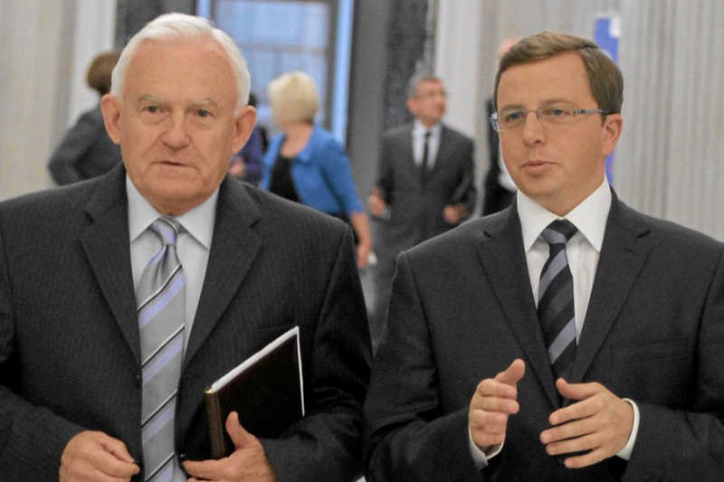 Były premier Leszek Miller i rzeczniku klubu SLD Dariusz Joński.