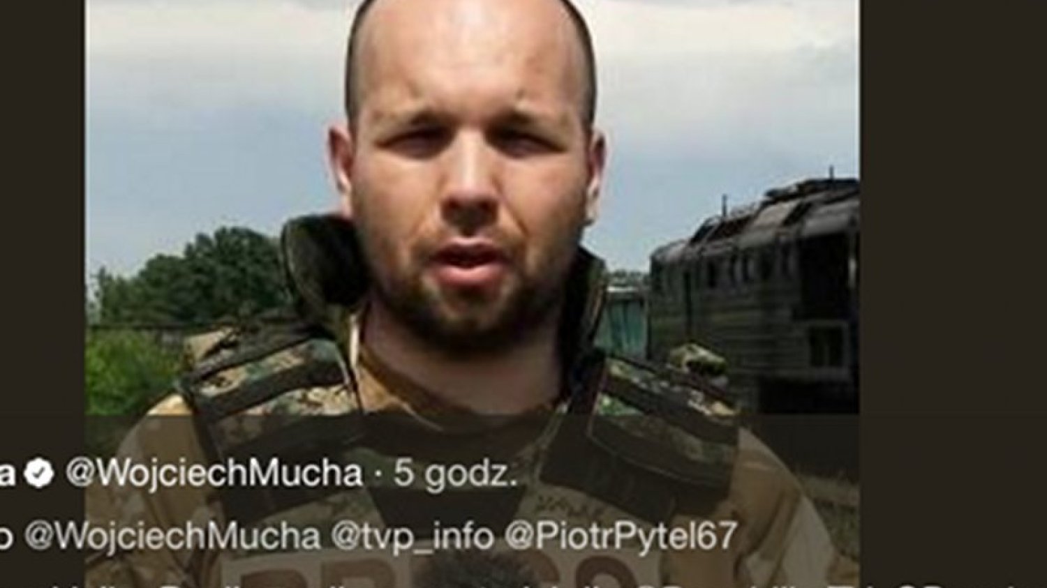 TVP Info ujawnia, że polska fundacja dostała koncesje na handel bronią. Dziennikarz prawicowej gazety, Wojciech Mucha "zjechał" materiał publicznej telewizji. Pokazał się "wyposażeniu bojowym".