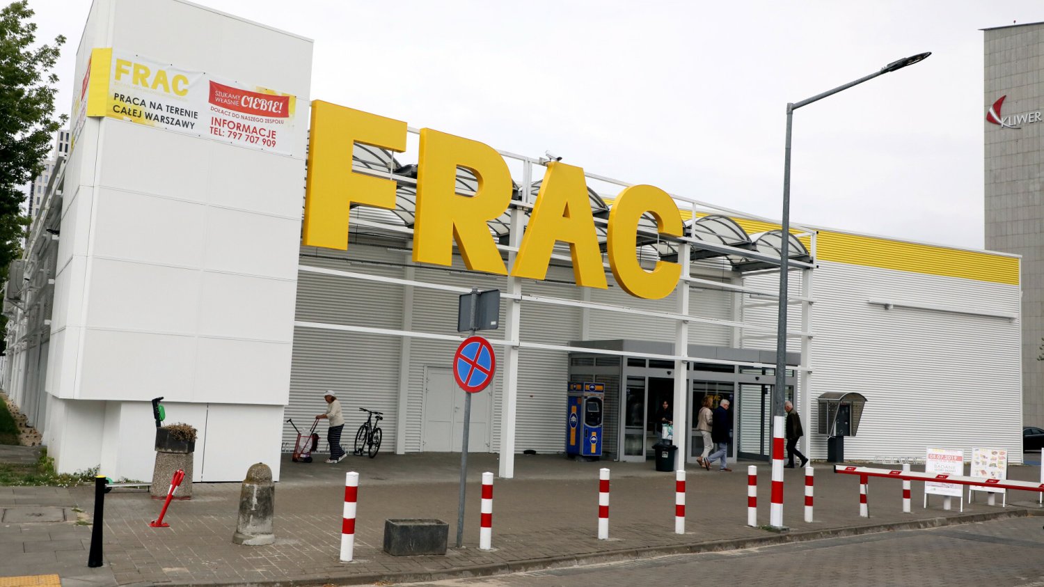 Co można kupić w delikatesach Frac? Sieć wypełnia lukę po Almie Frac - co to za sklepy? Sieć z Podkarpacia podbija Warszawę