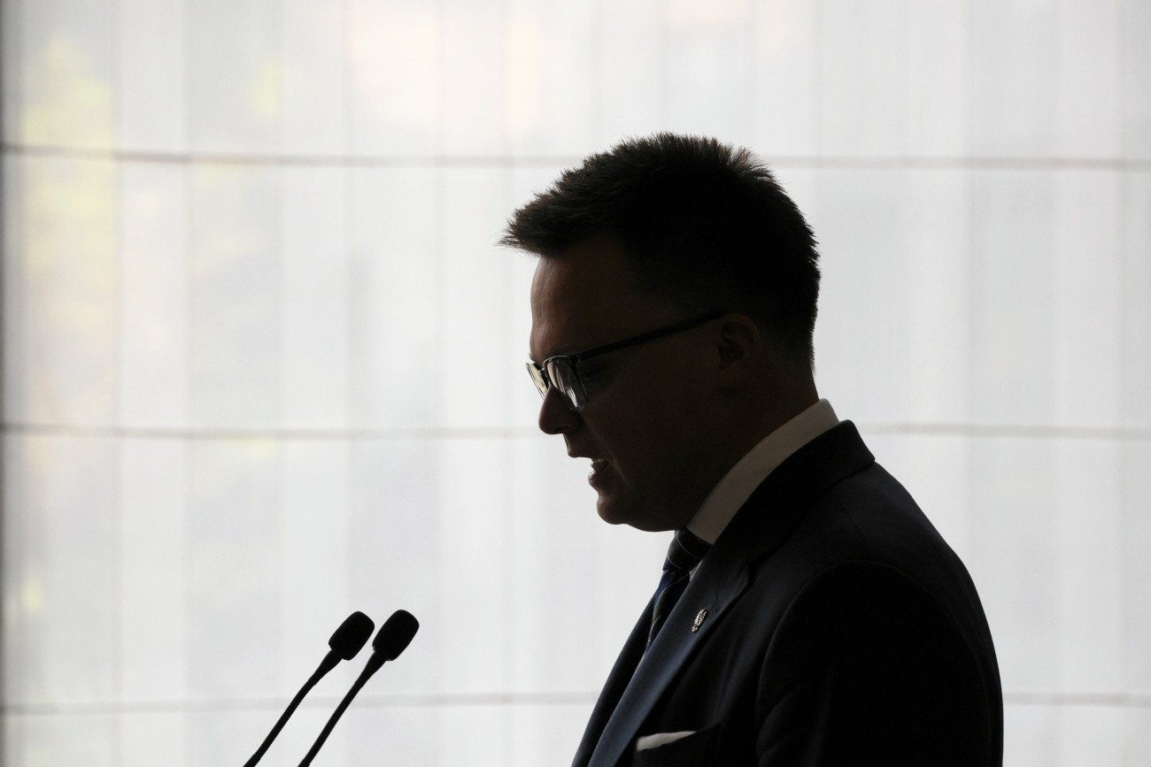 Tajne spotkanie Hołowni z PiS. Jego ludzie przerywają milczenie: "Nie wiemy, jakie było drugie dno"