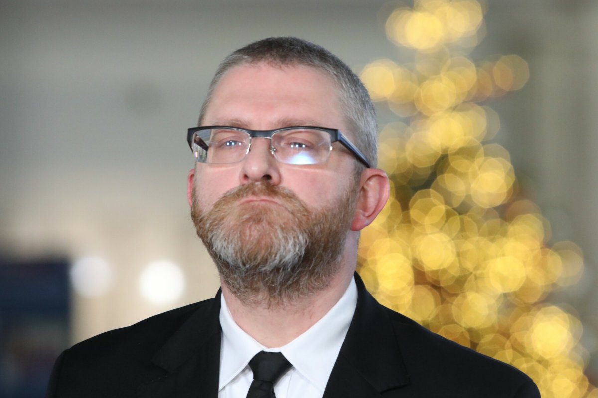 Grzegorz Braun ma niemal 156 tys, zł długu za sejmowe ekscesy | naTemat.pl