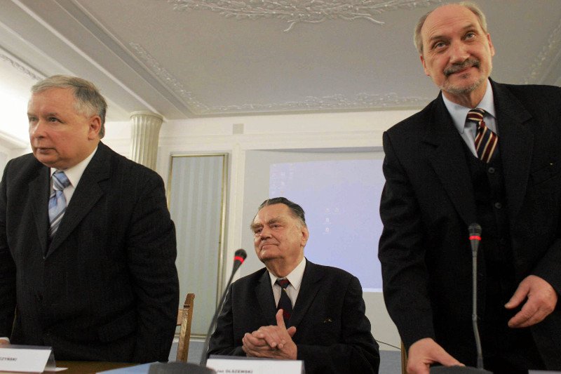 Jarosław Kaczyński , Jan Olszewski i Antoni Macierewicz podczas konferencji w Sejmie