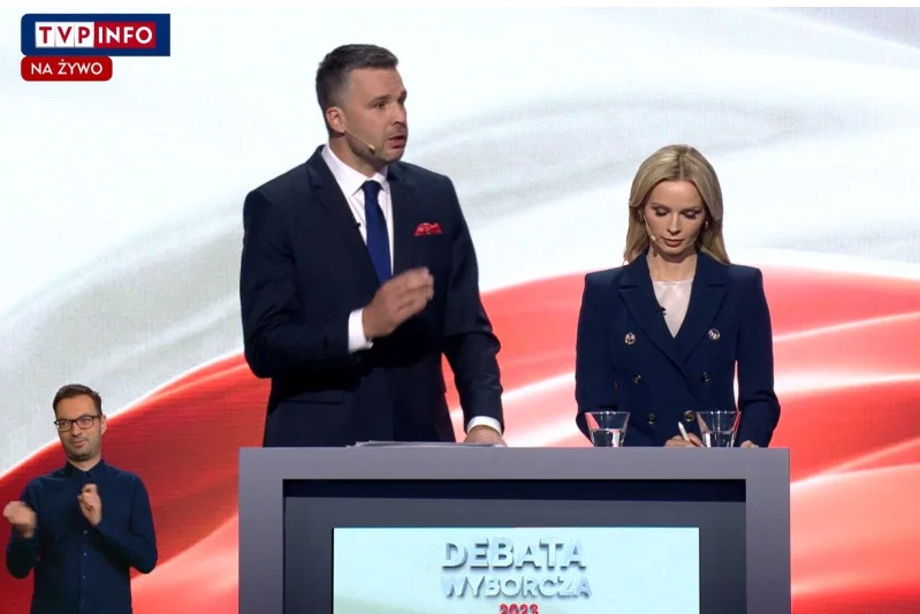 Michał Rachoń prowadził debatę w TVP. Ekspert ocenia jego mowę ciała.
