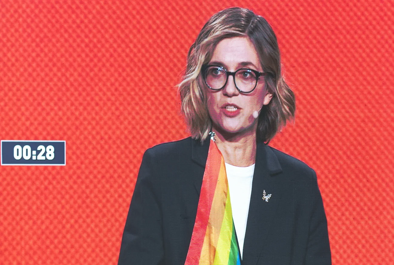 Kulisy debaty w Końskich. To dlatego Biejat zabrała tęczową flagę
