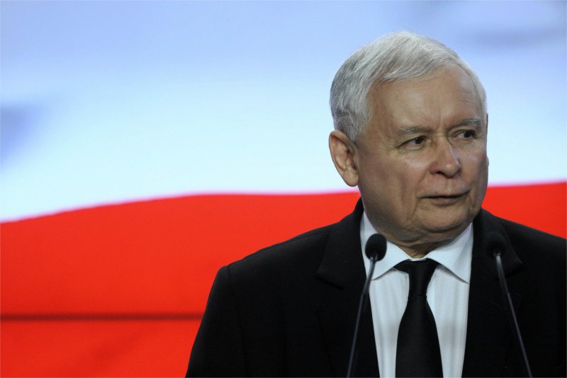Prezes PiS Jarosław Kaczyński ma być niezadowolony z doniesień medialnych na temat jego przyszłości politycznej. Winnych za te nieprawdziwe informacje miałby szukać wewnątrz swojej partii.