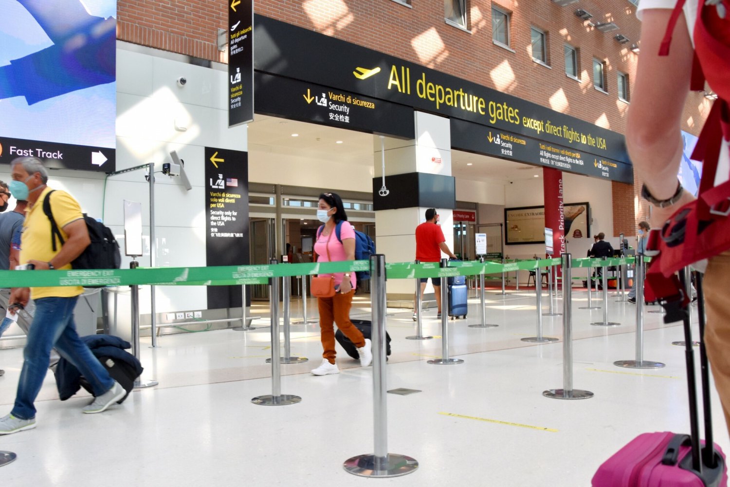 Kolejna fala koronawirusa rozkręca się. Jakie obostrzenia są w krajach, do których Polacy chętnie jeżdżą na wakacje?