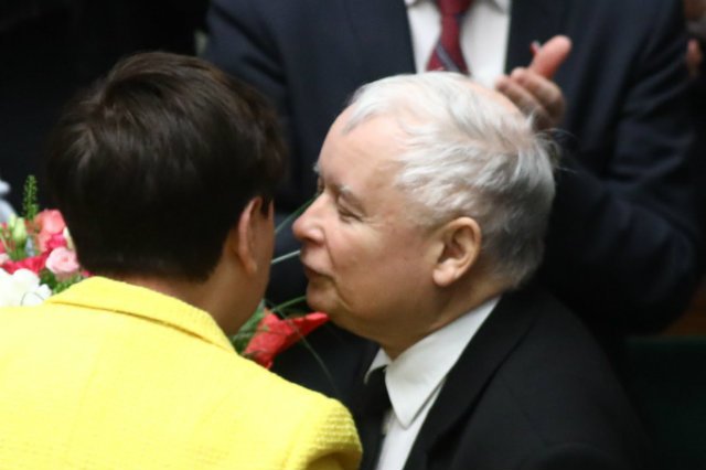 Nie tak się umawiali z Jarosławem Kaczyńskim. To miała być cała kadencja Beaty Szydło w roli premiera.