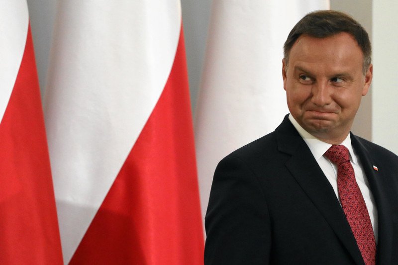 Prezydent ma mieć... nową flagę.