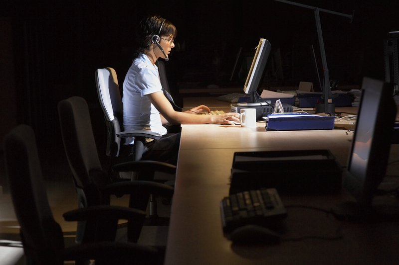 Trzy samobójstwa podczas dyżuru, a to wszystko za 1600 zł miesięcznie. Pracownica numeru "112" ujawnia kulisy pracy