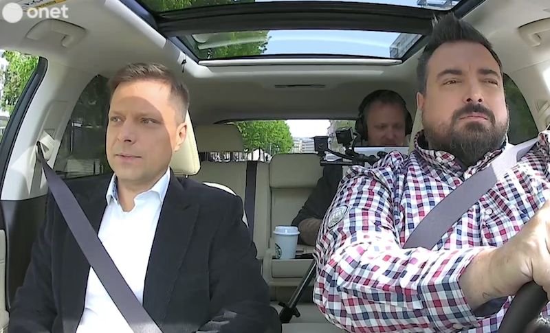 Marek Sekielski (z lewej) jest producentem filmu "Tylko nie mów nikomu".