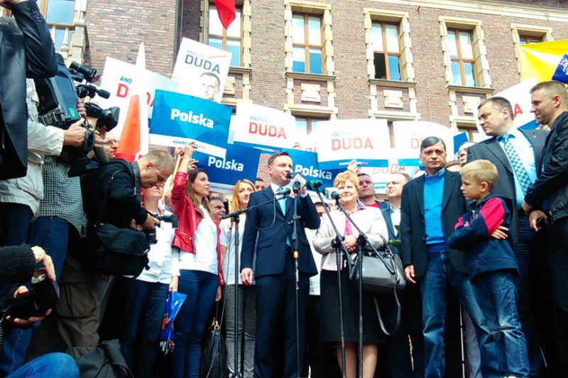 Andrzej Duda pokazał się jako skrajny katolik.