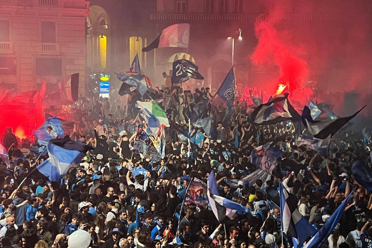 Syn szefa mafii zginął podczas piłkarskiej fety w Neapolu.